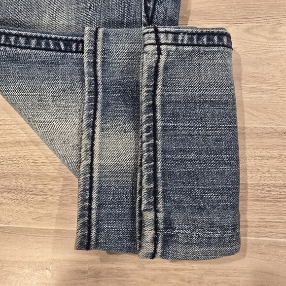 Rock Revival Patti Capri Low Rise Size 28 Inseam 18.5 Medium Wash Distressed. - Picture 6 of 13